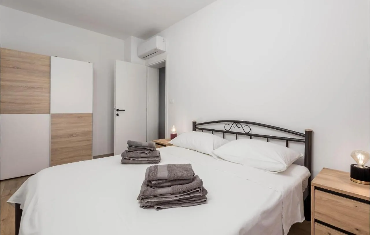 Beautiful Apartment In Lovran With Wifi 0*,